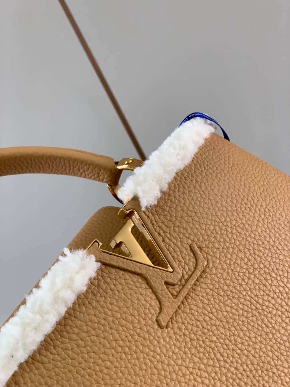 Louis Vuitton Capucines MM Beige M59073 Replica Crossbody Bag