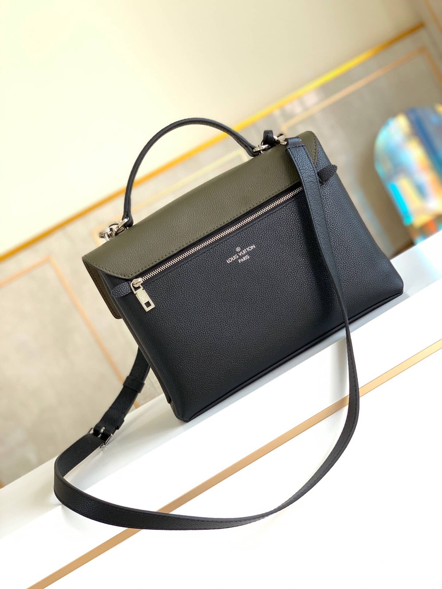 Louis Vuitton Laurier Toffee Latte MyLockme Bag Replica M55323