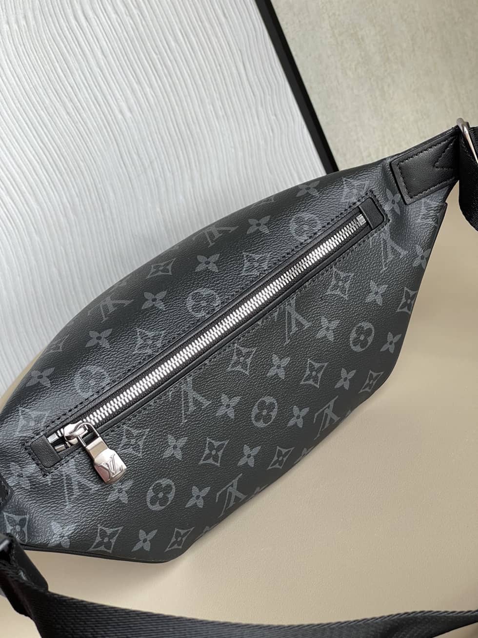 Louis Vuitton Discovery Bumbag Monogram Eclipse Black M46035 Replica Belt Bag