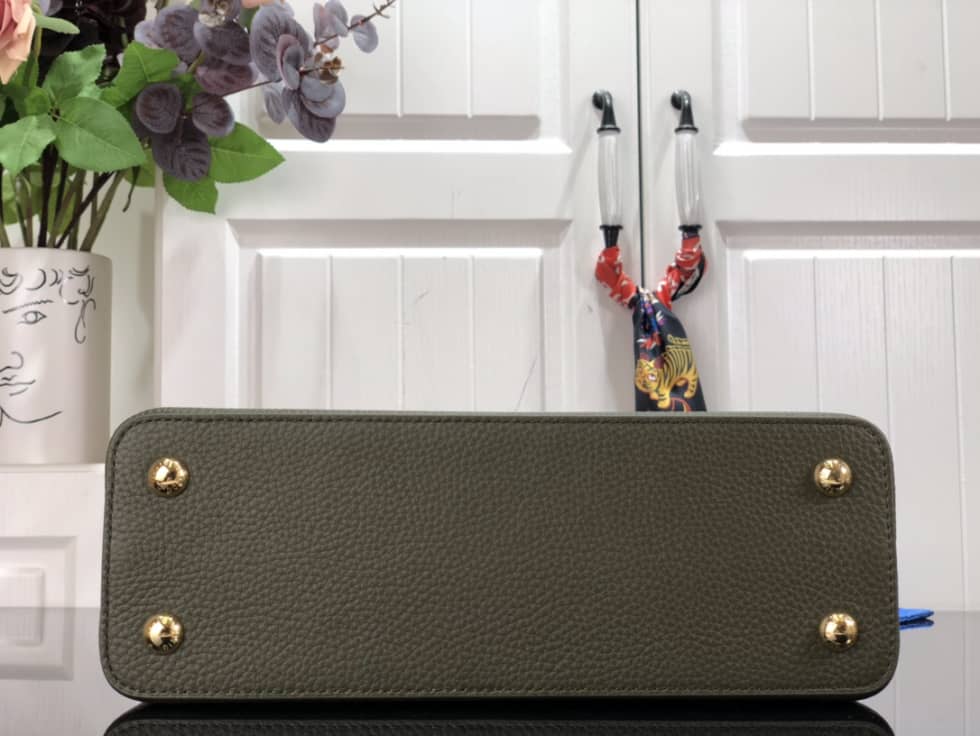 Louis Vuitton Capucines MM M58578 Replica Shoulder Bag