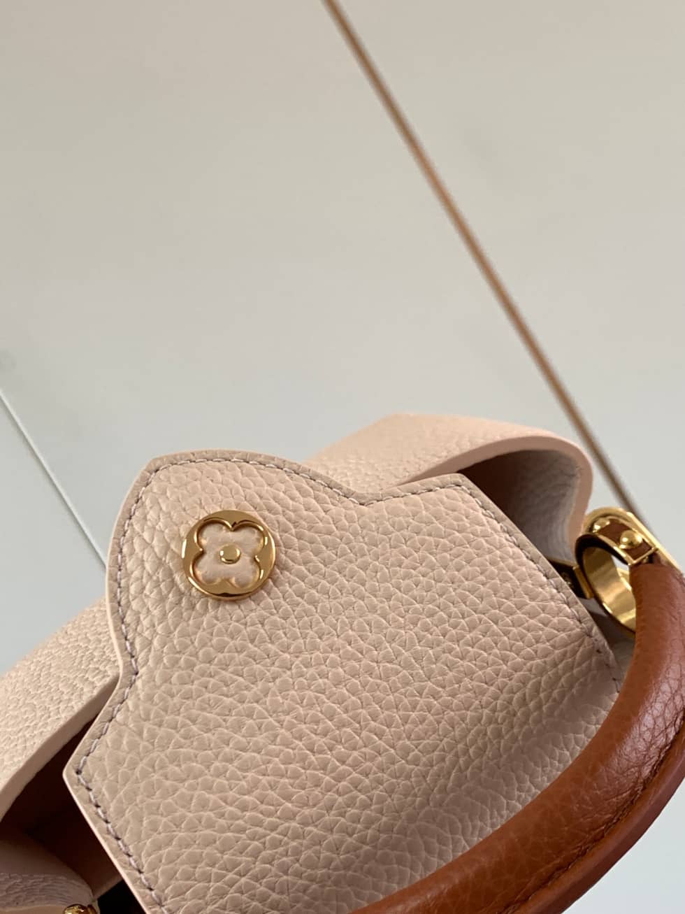 Louis Vuitton Capucines Mini M59253 Replica Crossbody Bag