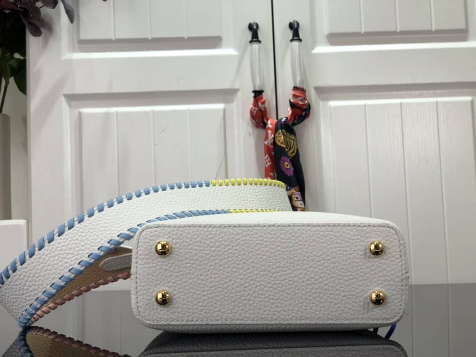 Louis Vuitton Capucines Mini M57945 Replica Shoulder Bag