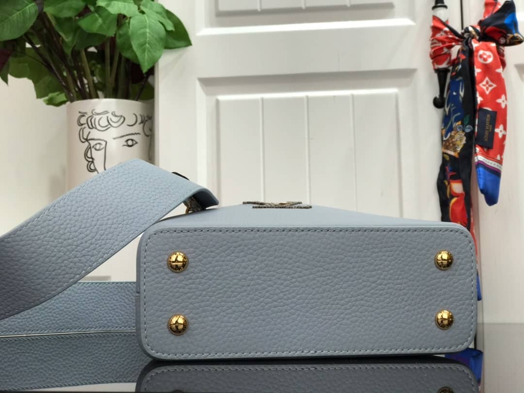 Louis Vuitton Capucines MM Taurillon Leather Tote M94227