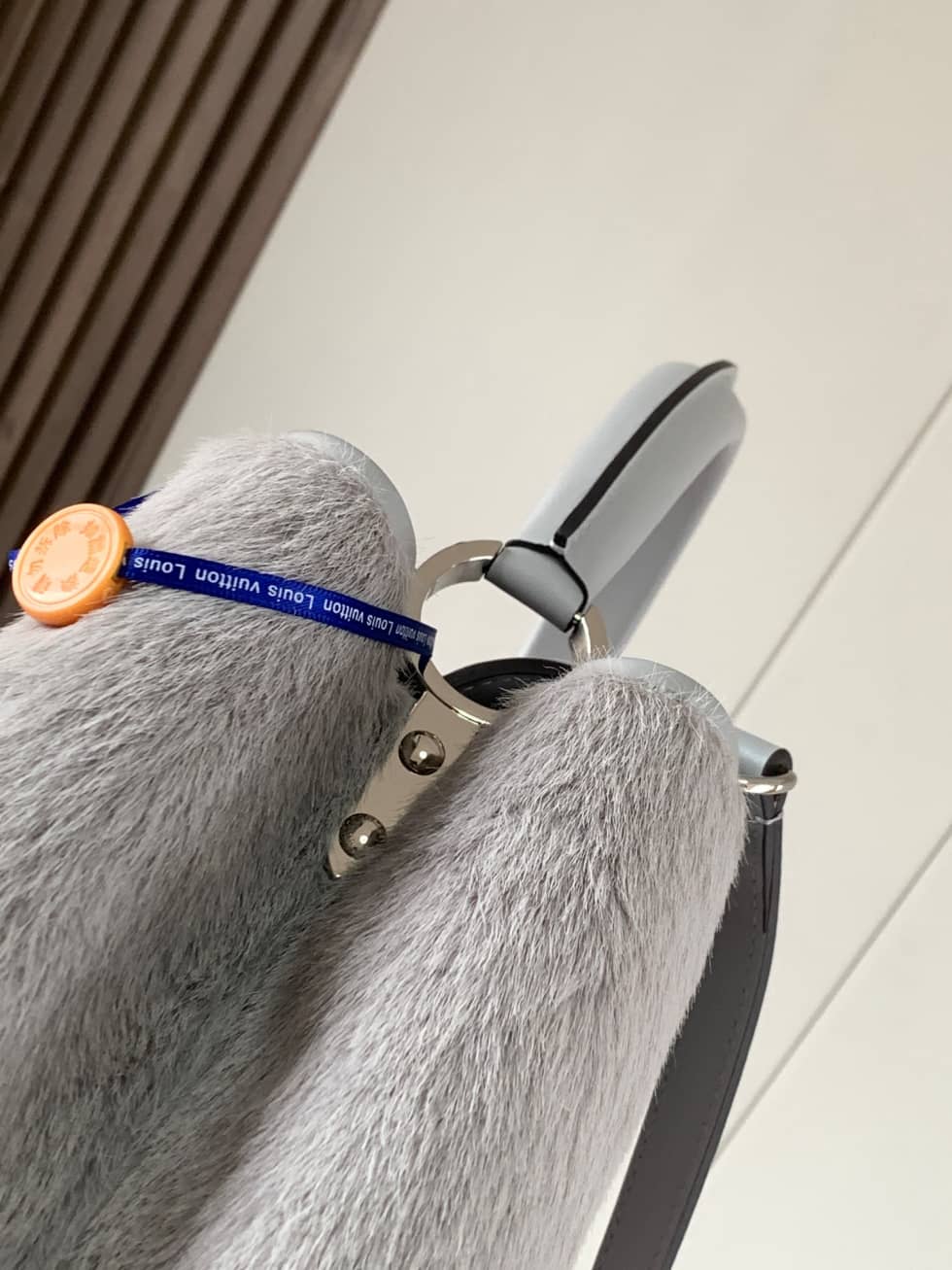 Louis Vuitton Capucines MM 2way Hand Magnolia M42258 Replica Crossbody Bag