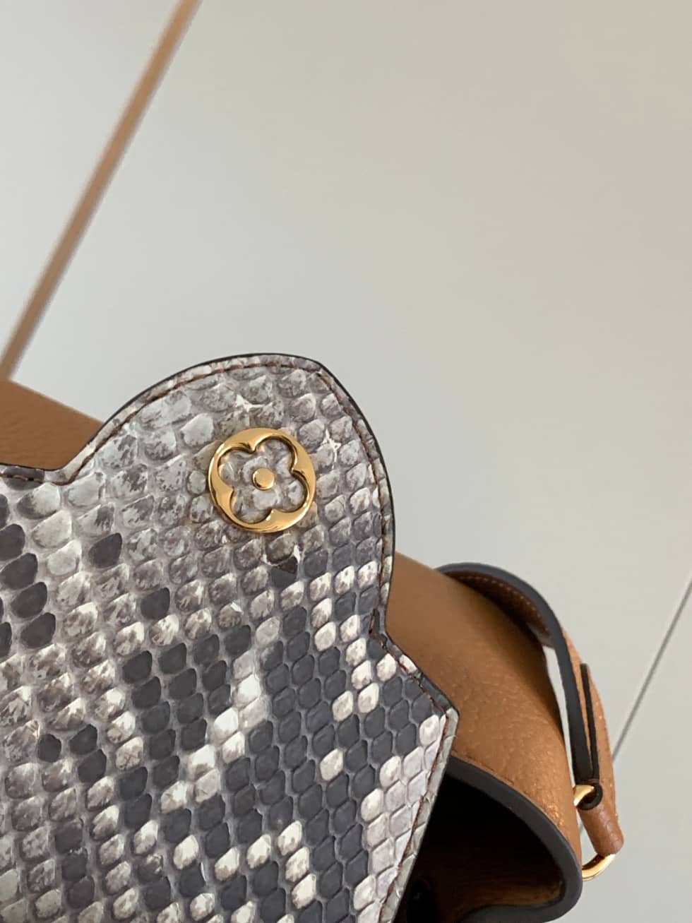 Louis Vuitton Capucines Mini N80931 Replica Shoulder Bag