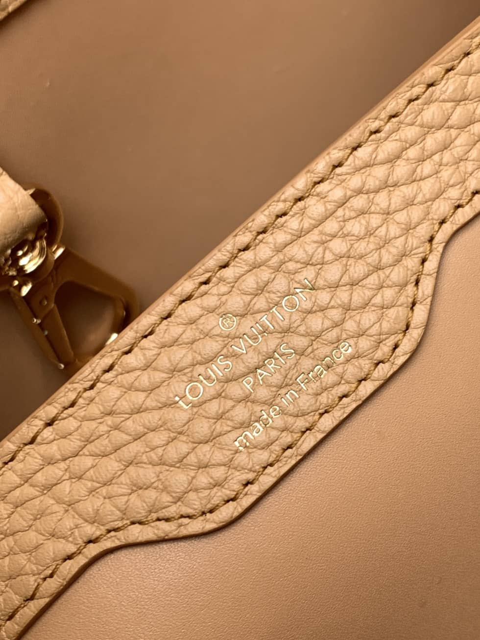 Louis Vuitton Capucines MM Beige M59073 Replica Crossbody Bag