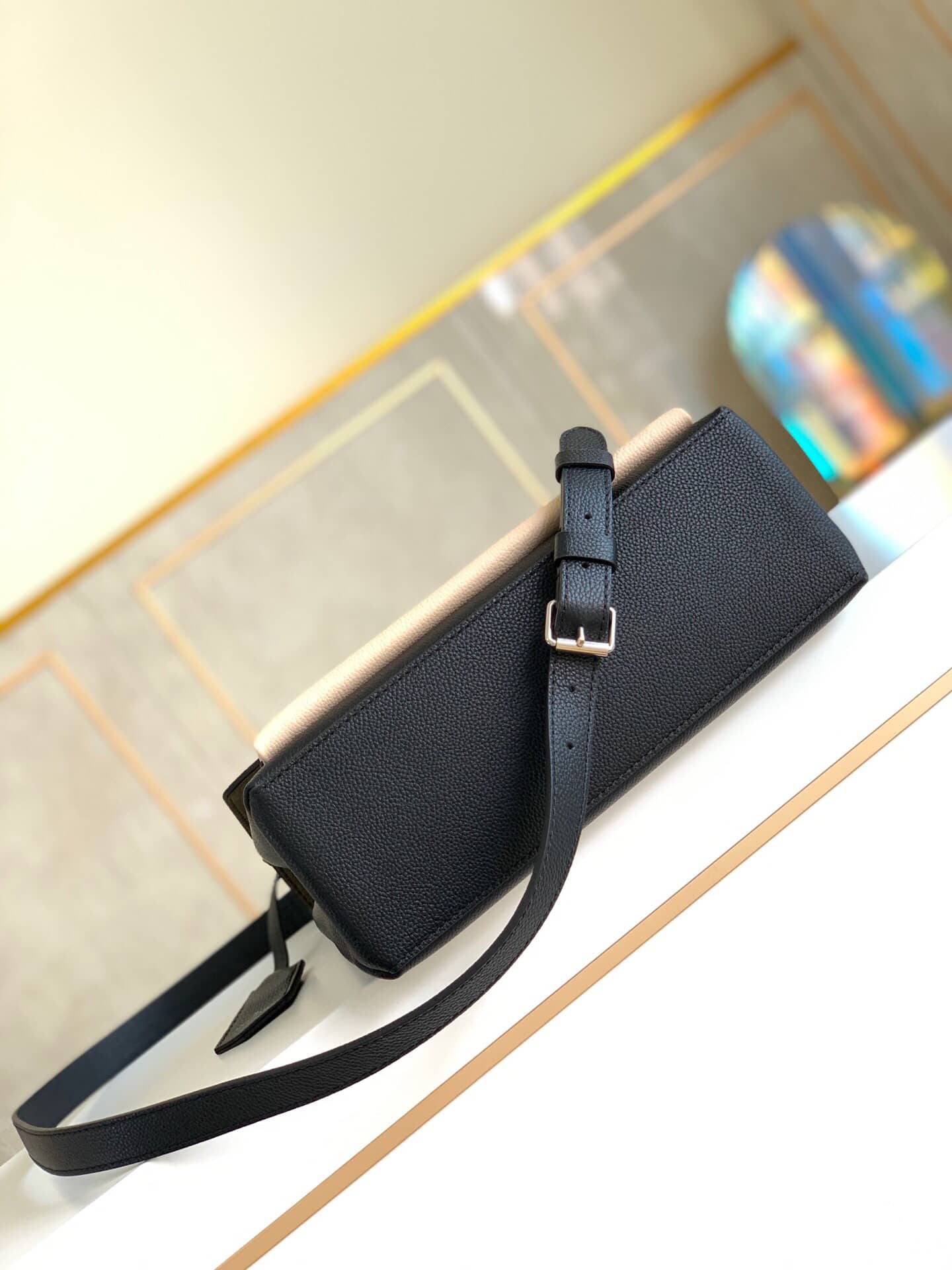 Louis Vuitton Laurier Toffee Latte MyLockme Bag Replica M55323