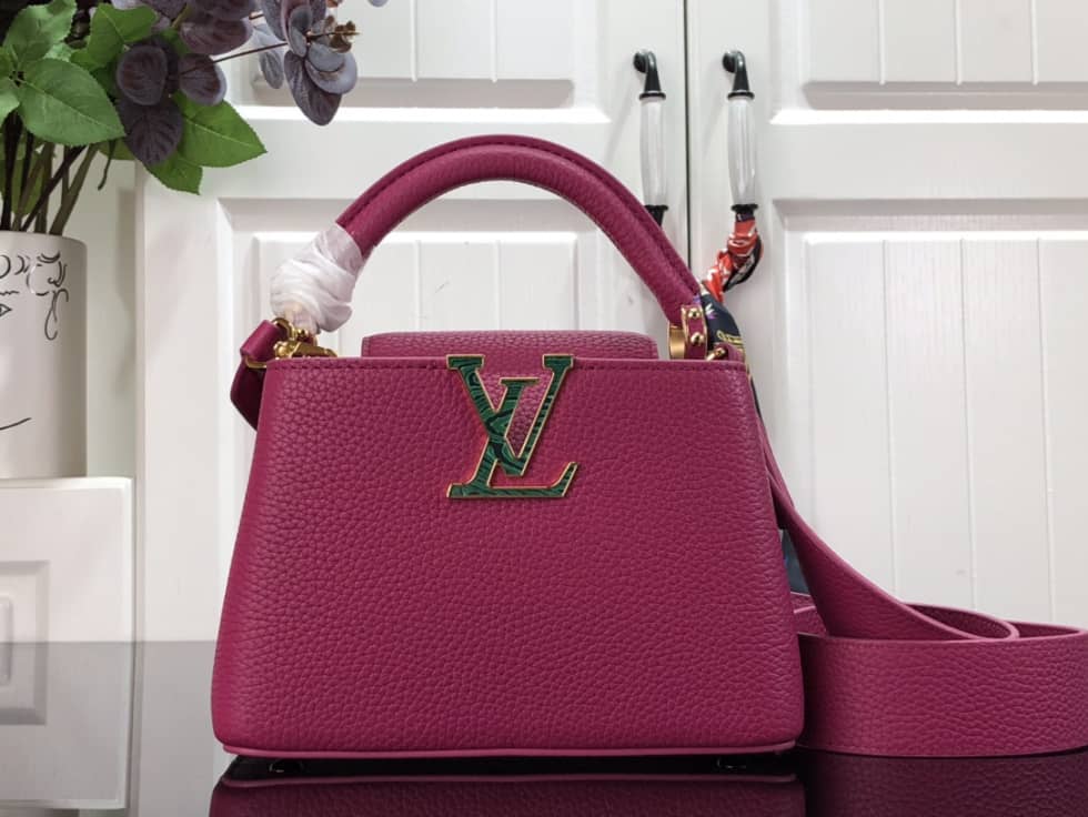 Louis Vuitton Capucines MM Rose M59066 Replica Shoulder Bag