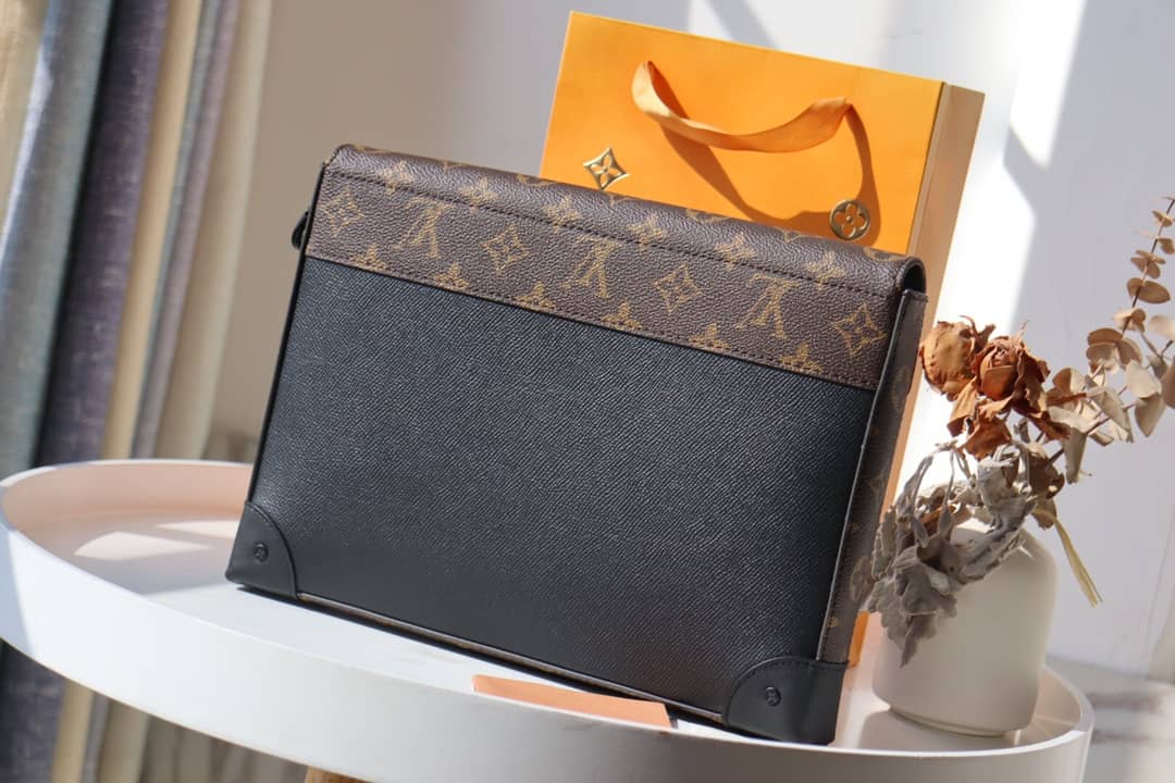 Louis Vuitton Pochette Dupe Voyage Steamer Black M30583(ColaReps)