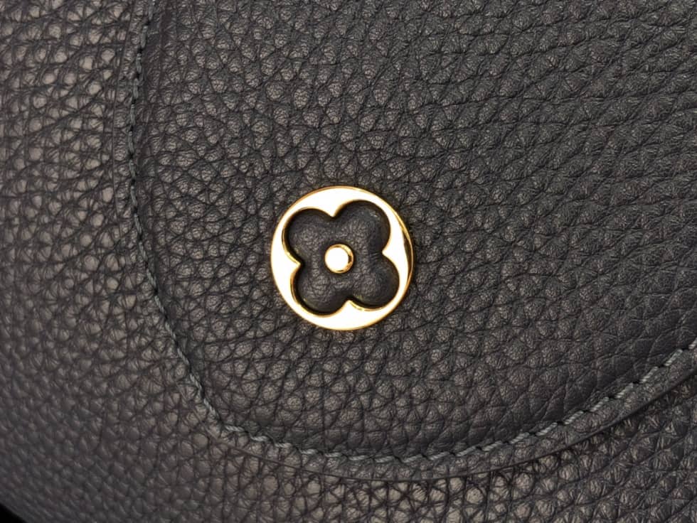 Louis Vuitton Capucines MM Black M59597 Replica Shoulder Bag