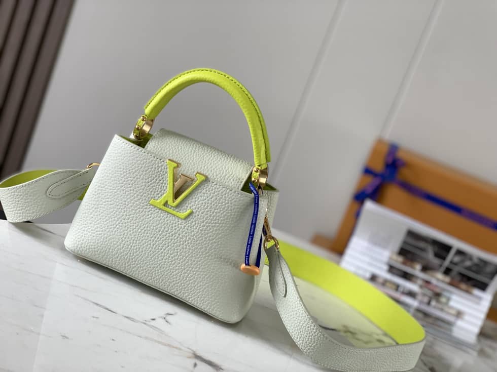 Louis Vuitton Capucines Mini M59440 Replica Shoulder Bag