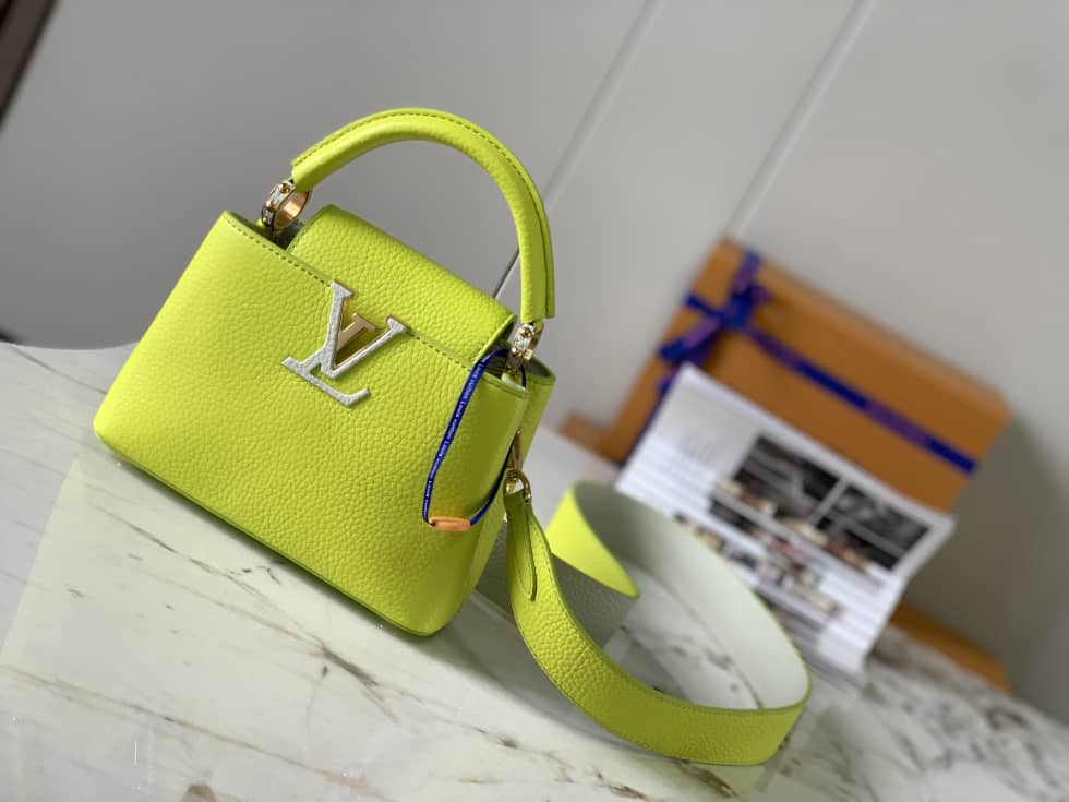 Louis Vuitton Capucines Mini M59440 Replica Shoulder Bag