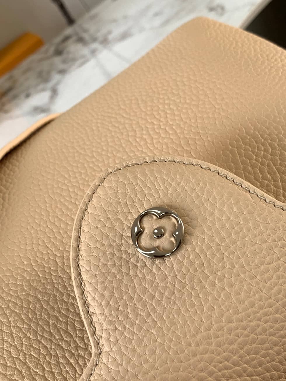 Louis Vuitton Capucines BB Tote Taurillon Leather N92041 Replica Crossbody Bag