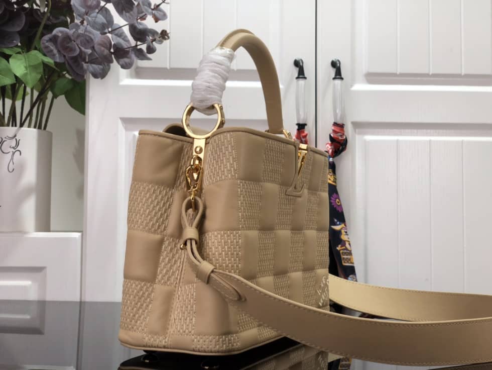Louis Vuitton Capucines MM Beige M59225 Replica Shoulder Bag