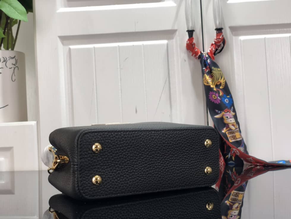 Louis Vuitton Capucines Mini M59709 Replica Shoulder Bag