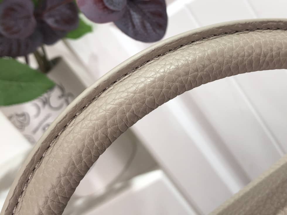 Louis Vuitton Capucines MM Beige M59066 Replica Shoulder Bag