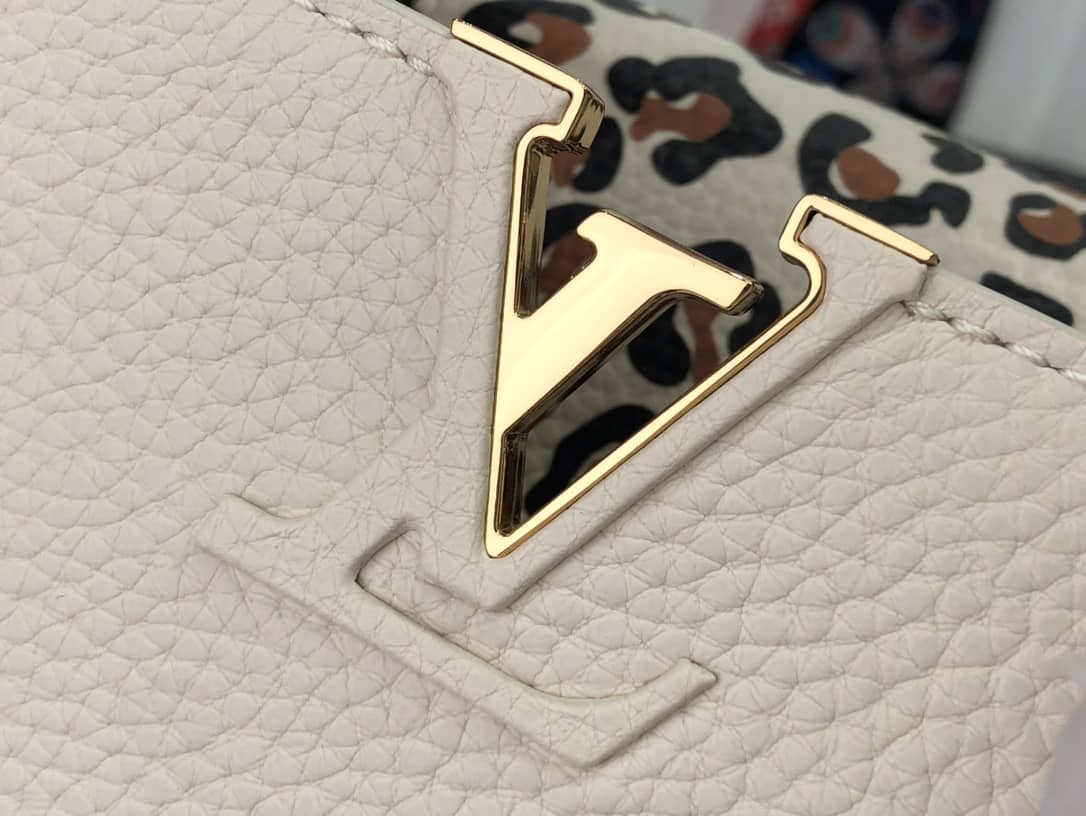 Louis Vuitton Capucines BB Calfskin Handbag Beige