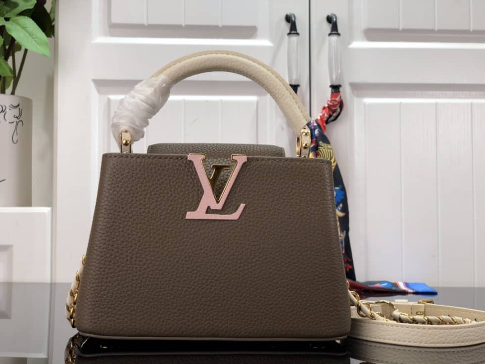 Louis Vuitton Capucines Mini M59709 Replica Shoulder Bag