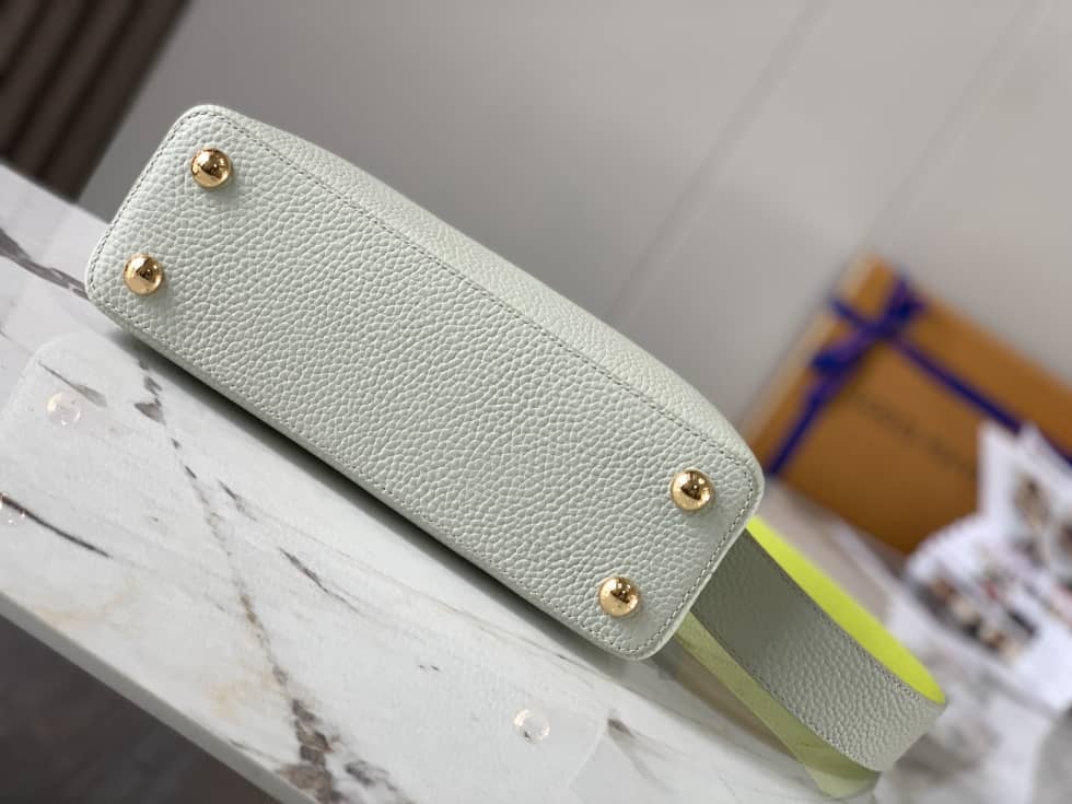 Louis Vuitton Capucines BB Snow White M59468 Replica Shoulder Bag