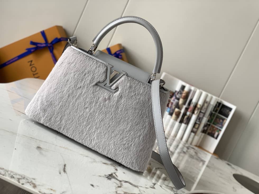 Louis Vuitton Capucines MM 2way Hand Magnolia M42258 Replica Crossbody Bag