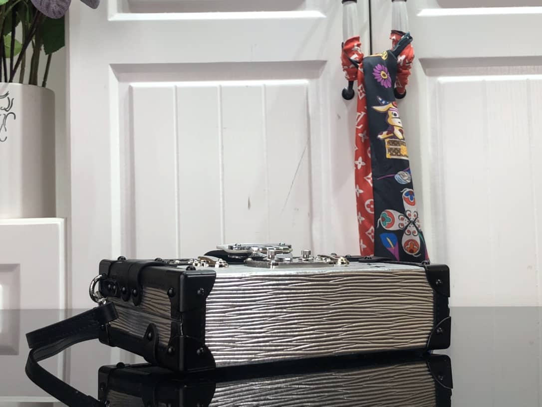 Louis Vuitton Crossbody Dupe Petite Malle  M55309