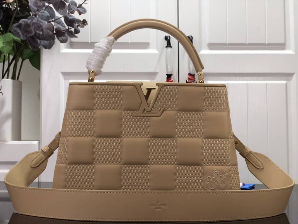 Louis Vuitton Capucines MM Beige M59225 Replica Shoulder Bag