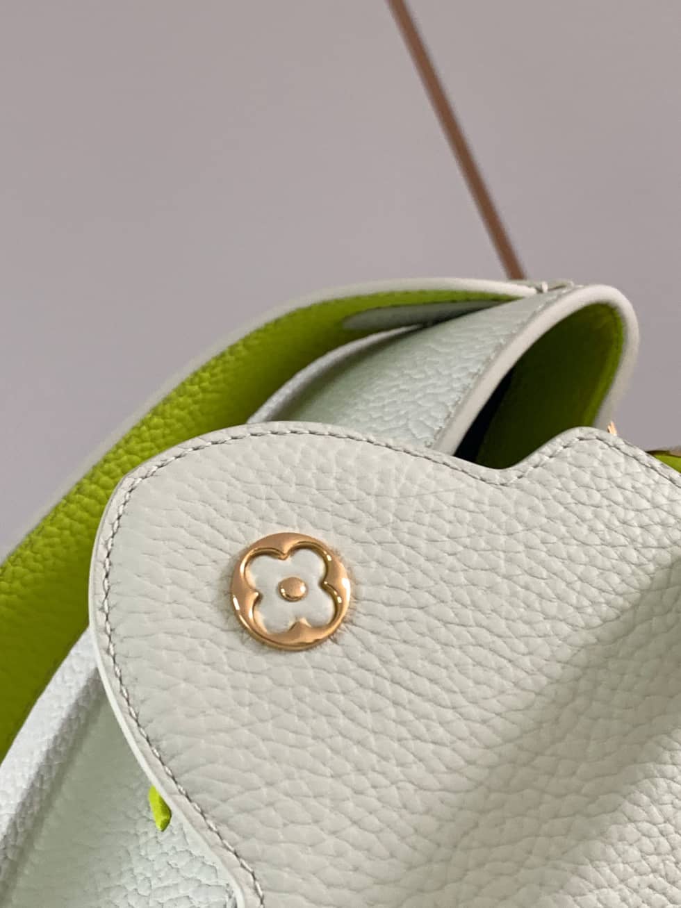 Louis Vuitton Capucines BB Snow White M59468 Replica Shoulder Bag