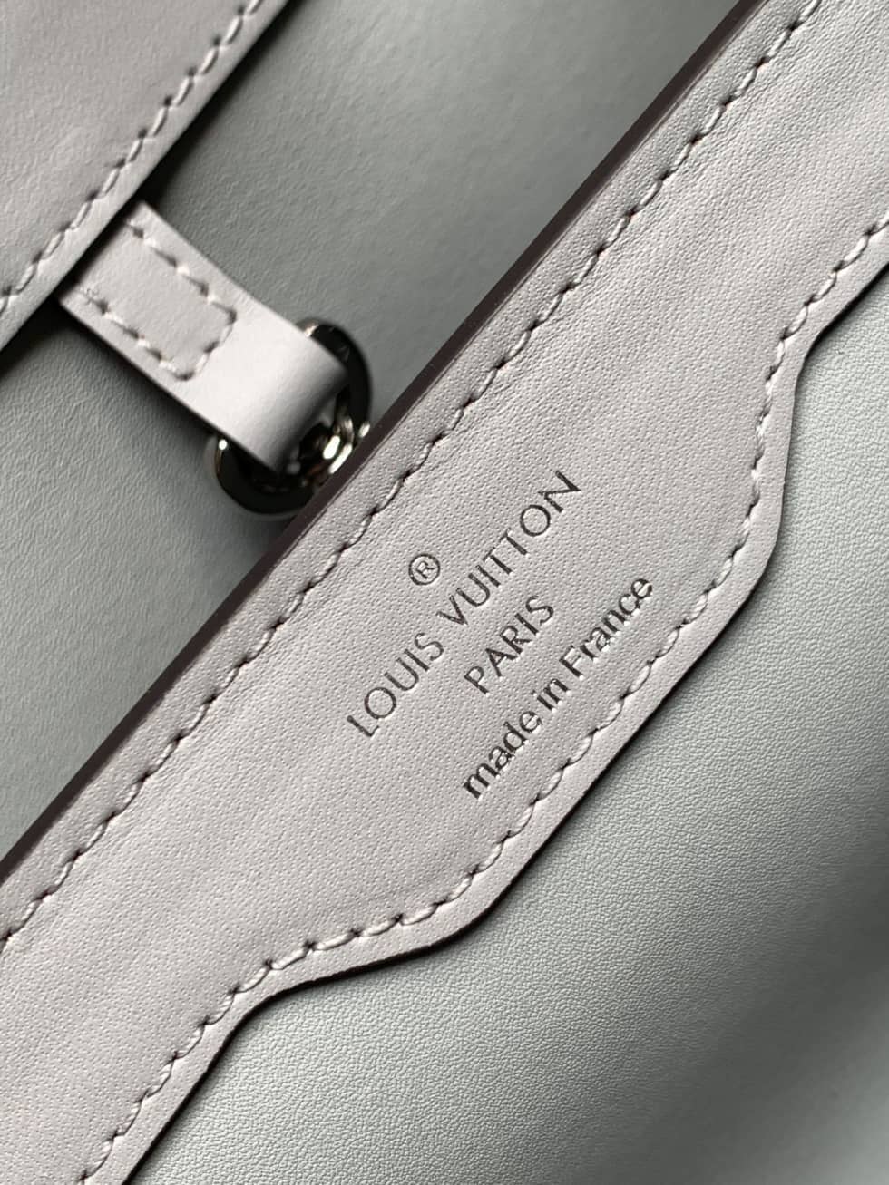 Louis Vuitton Capucines MM 2way Hand Magnolia M42258 Replica Crossbody Bag