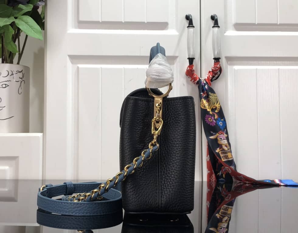 Louis Vuitton Capucines Mini M59709 Replica Shoulder Bag