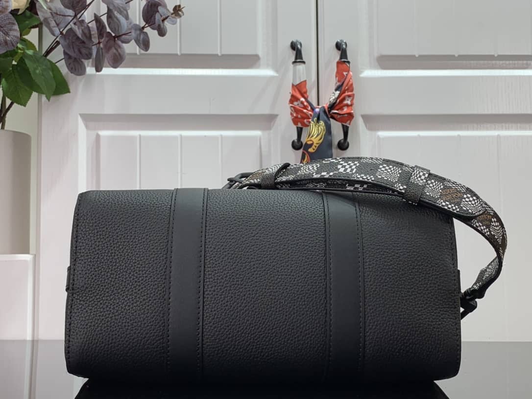 Top Quality AAA+ LV Leather Duffle Bag Black