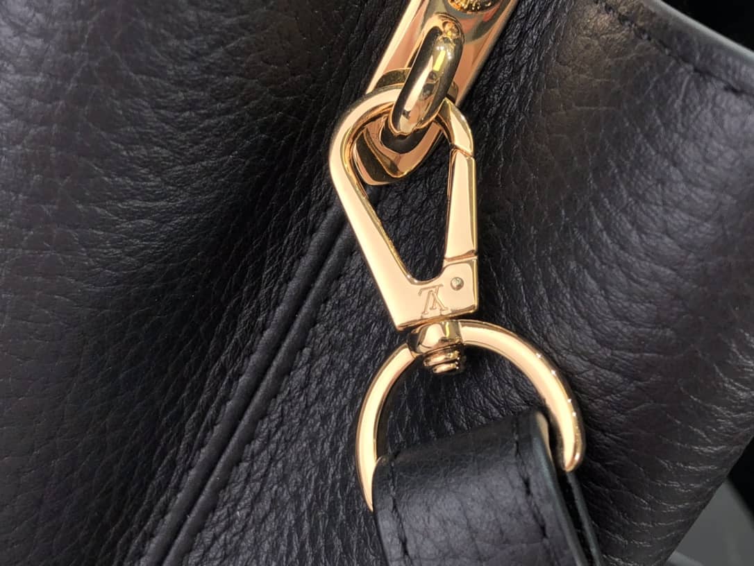 Louis Vuitton Capucines MM Black Replica Bag M57361