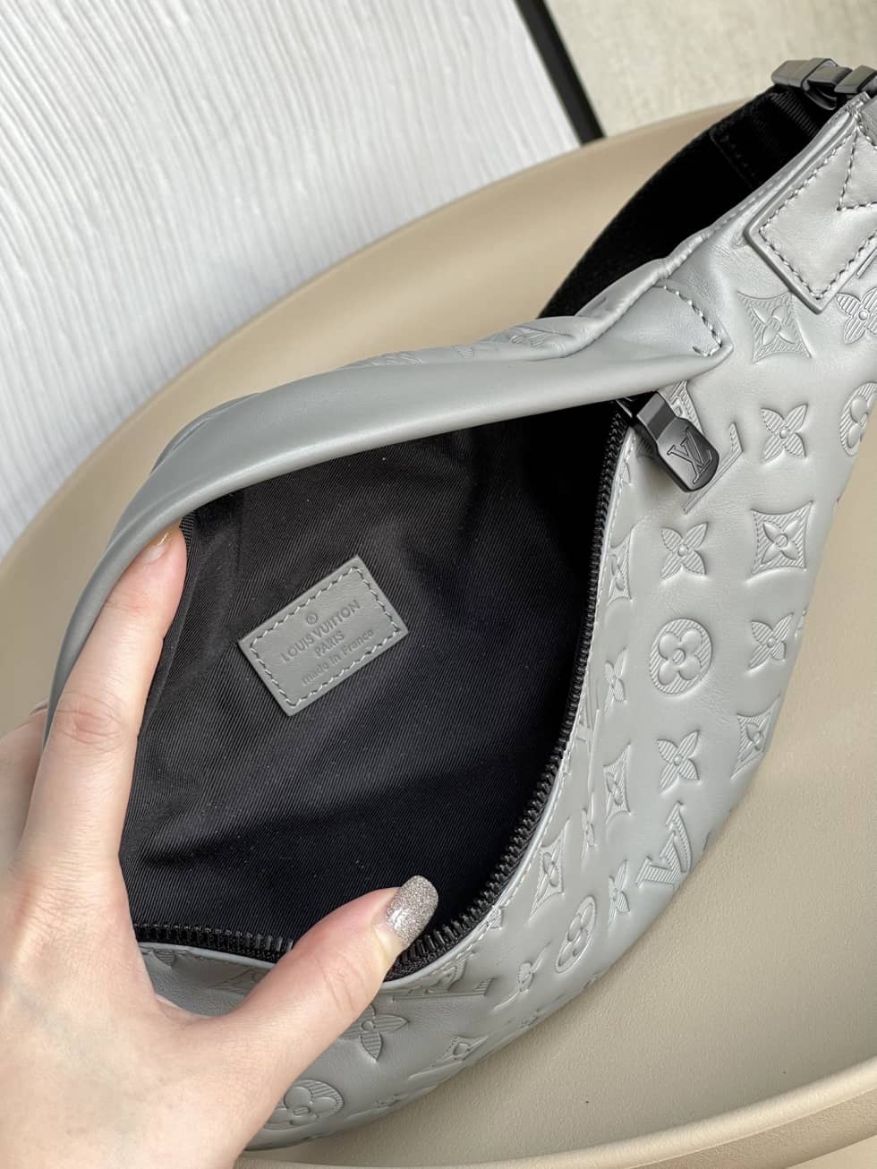 Louis Vuitton Discovery Bumbag Anthracite Gray M46108 Replica Belt Bag