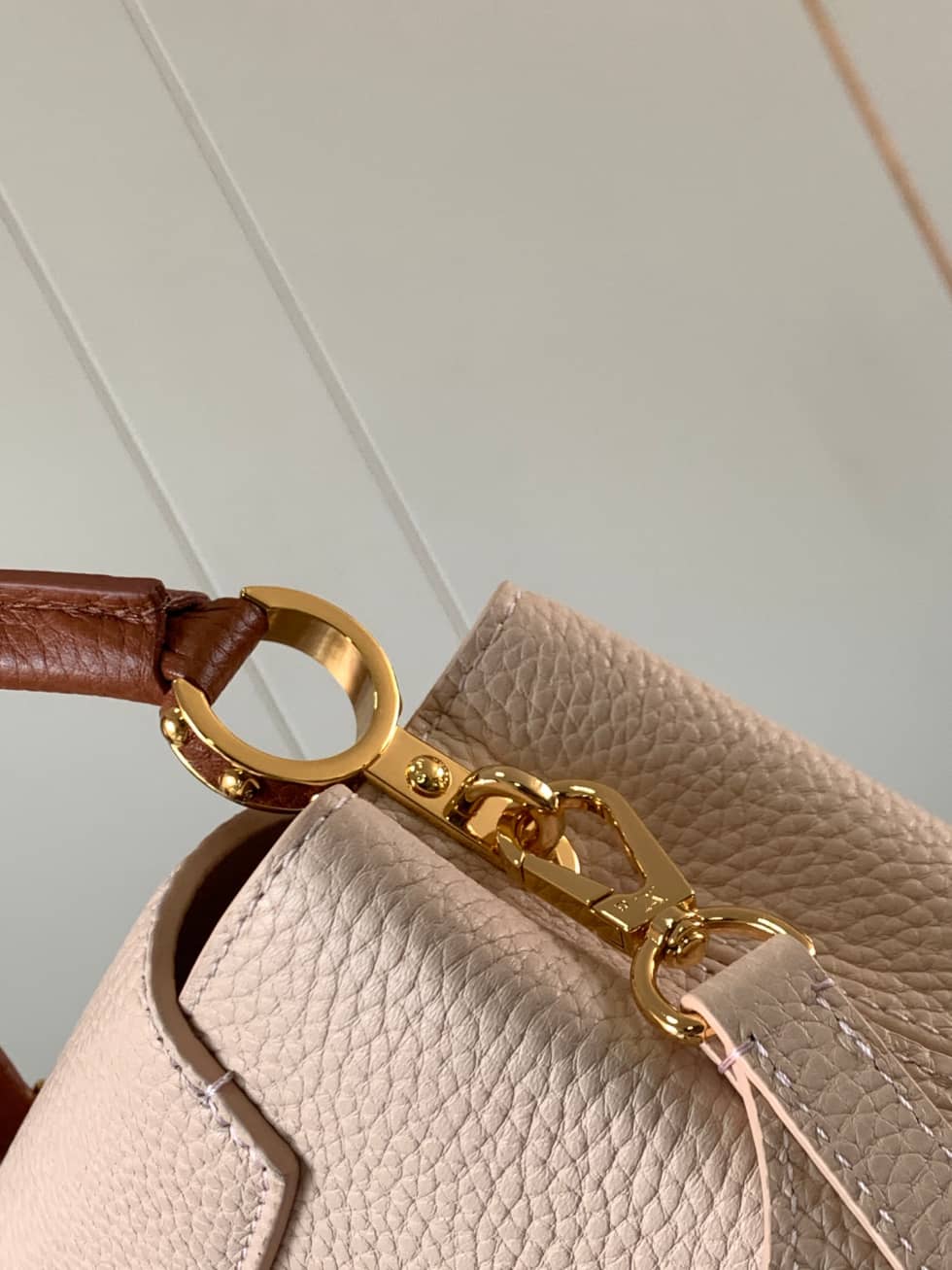 Louis Vuitton Capucines Mini M59253 Replica Crossbody Bag