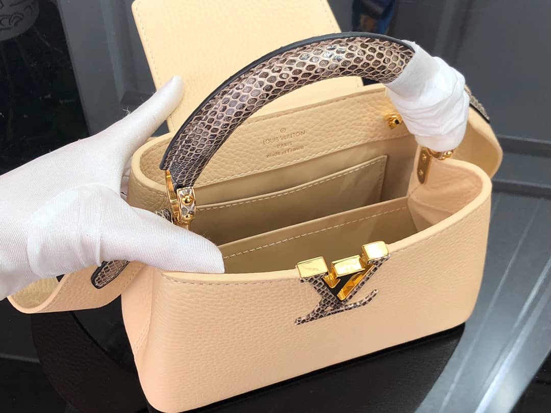 Louis Vuitton Capucines MM Taurillon Leather Tote M94227