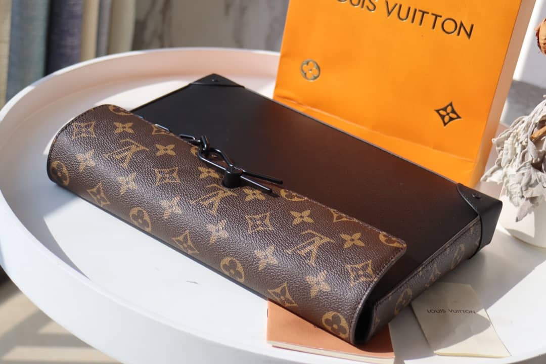 Louis Vuitton Pochette Dupe Voyage Steamer Black M30583(ColaReps)