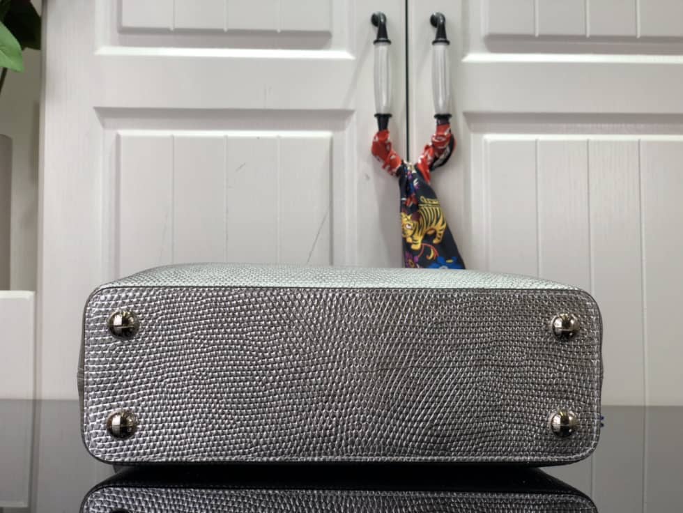 Louis Vuitton Capucines BB Collection N98093 Replica Shoulder Bag