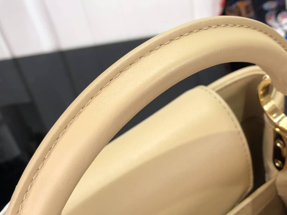 Louis Vuitton Capucines BB Beige M59225 Replica Shoulder Bag