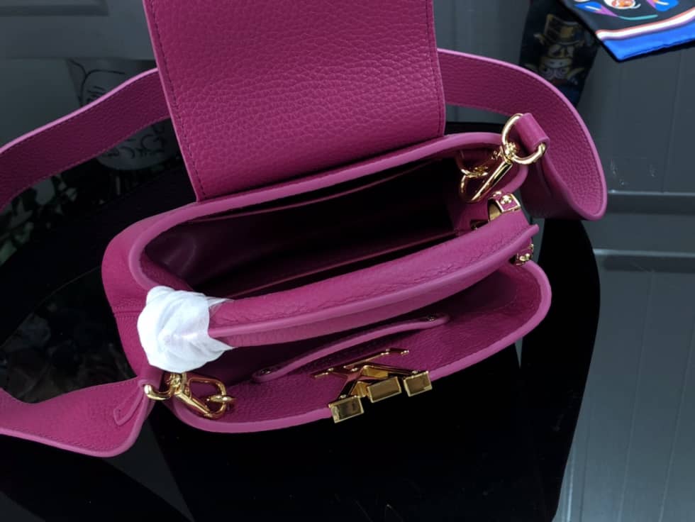 Louis Vuitton Capucines MM Rose M59066 Replica Shoulder Bag