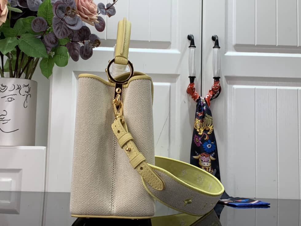 Louis Vuitton Capucines MM Yellow M59872 Replica Shoulder Bag