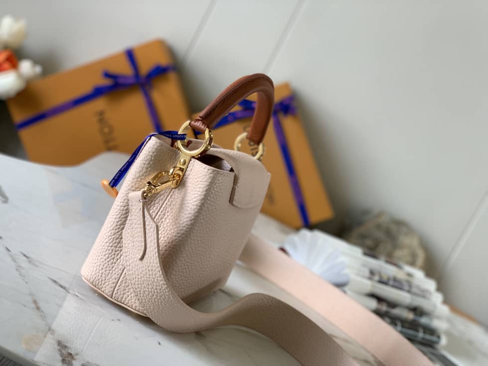 Louis Vuitton Capucines Mini M59253 Replica Crossbody Bag