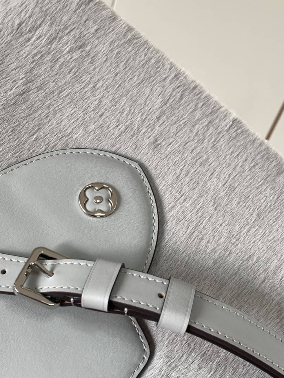 Louis Vuitton Capucines MM 2way Hand Magnolia M42258 Replica Crossbody Bag