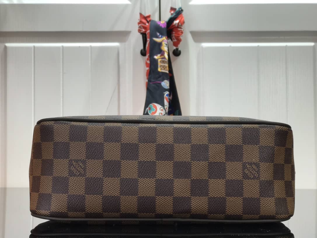 Louis Vuitton Damier Ebene Toiletry Bag Replica M47527