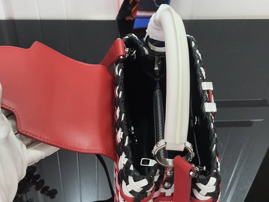 Louis Vuitton Capucines Taurillon Hand Shoulder Bag Replica Red M94519