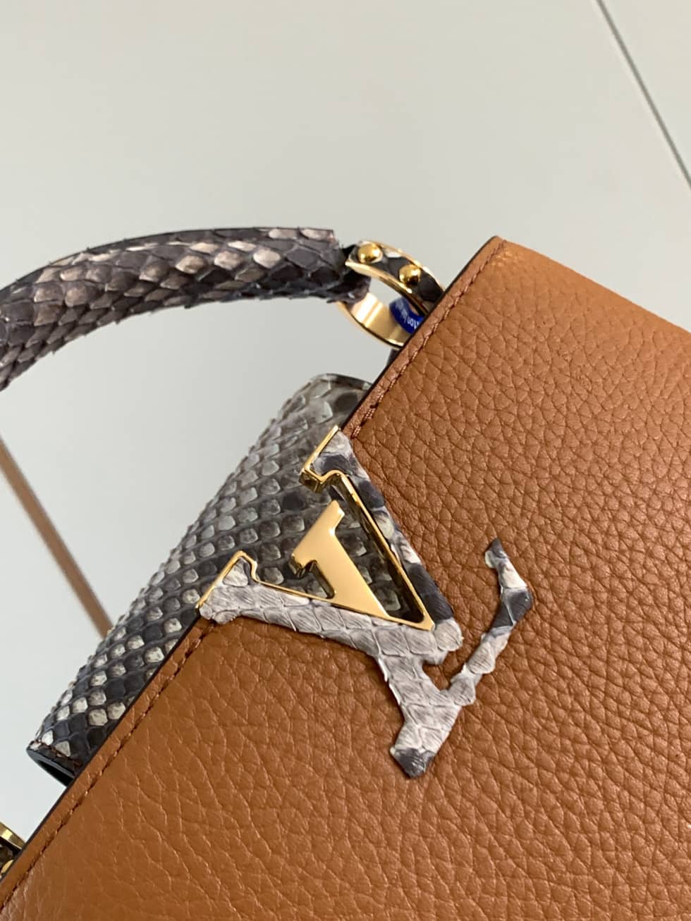 Louis Vuitton Capucines Mini N80931 Replica Shoulder Bag