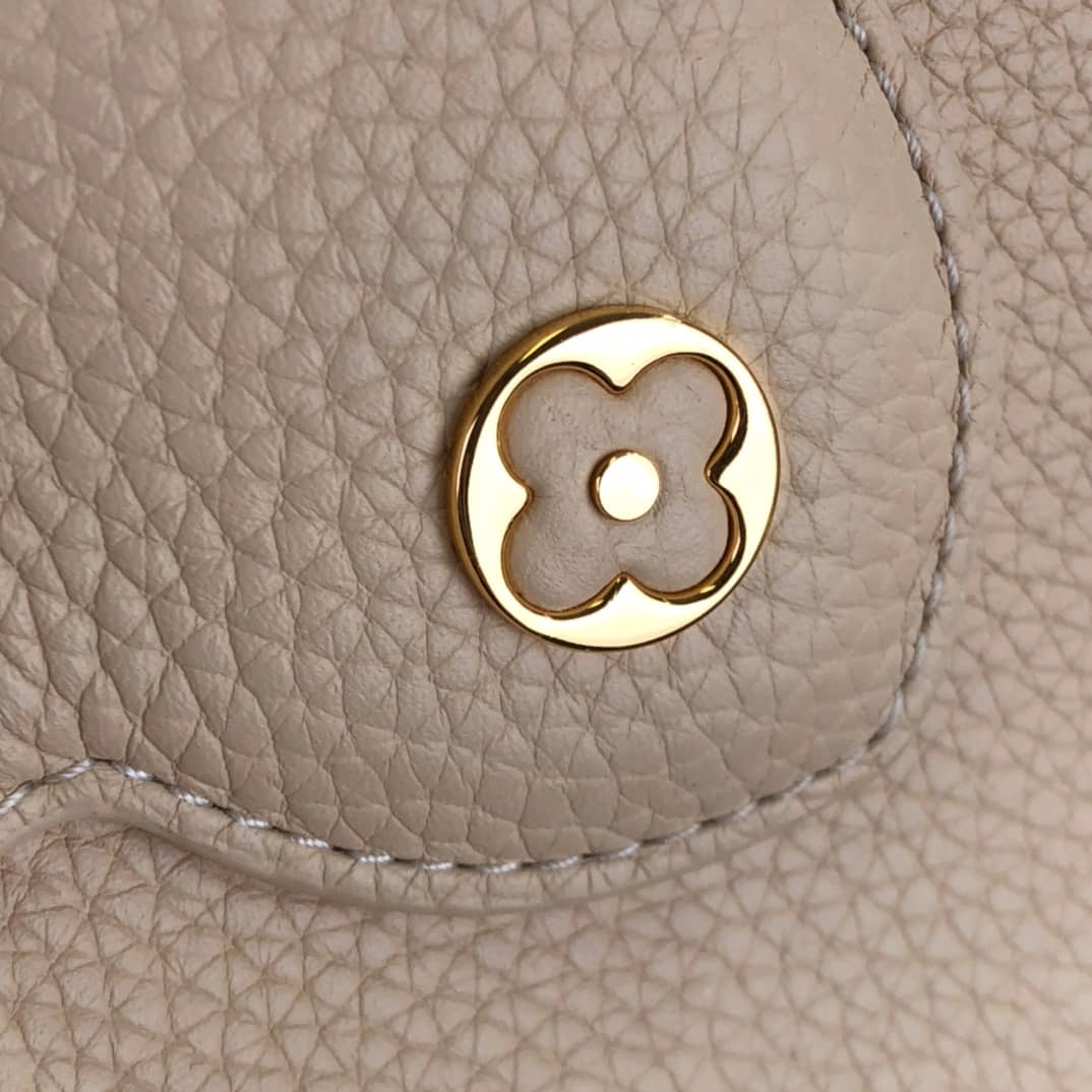 Louis Vuitton Capucines MM Taurillon Leather Tote M94227