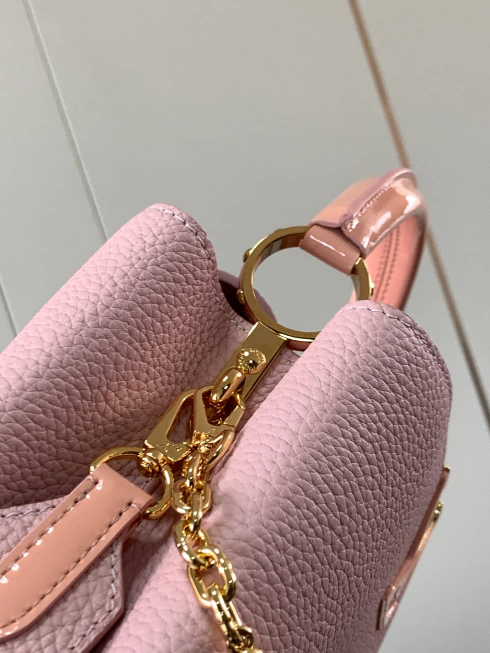 Louis Vuitton Capucines BB Rose M59061 Replica Crossbody Bag