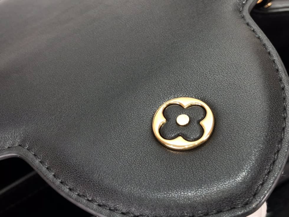 Louis Vuitton Capucines MM Black M59225 Replica Shoulder Bag