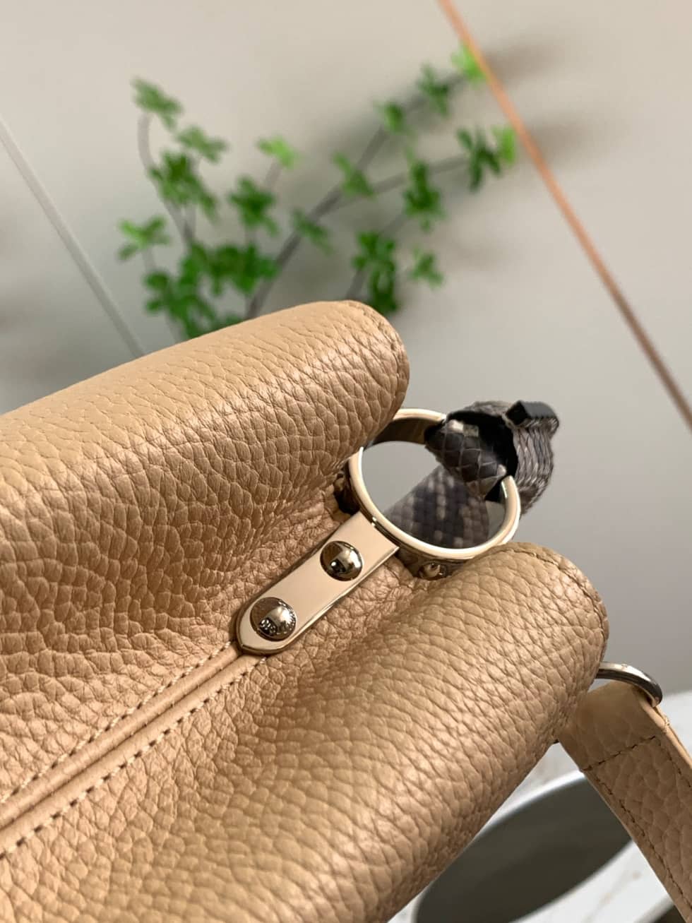 Louis Vuitton Capucines BB Tote Taurillon Leather N92041 Replica Crossbody Bag
