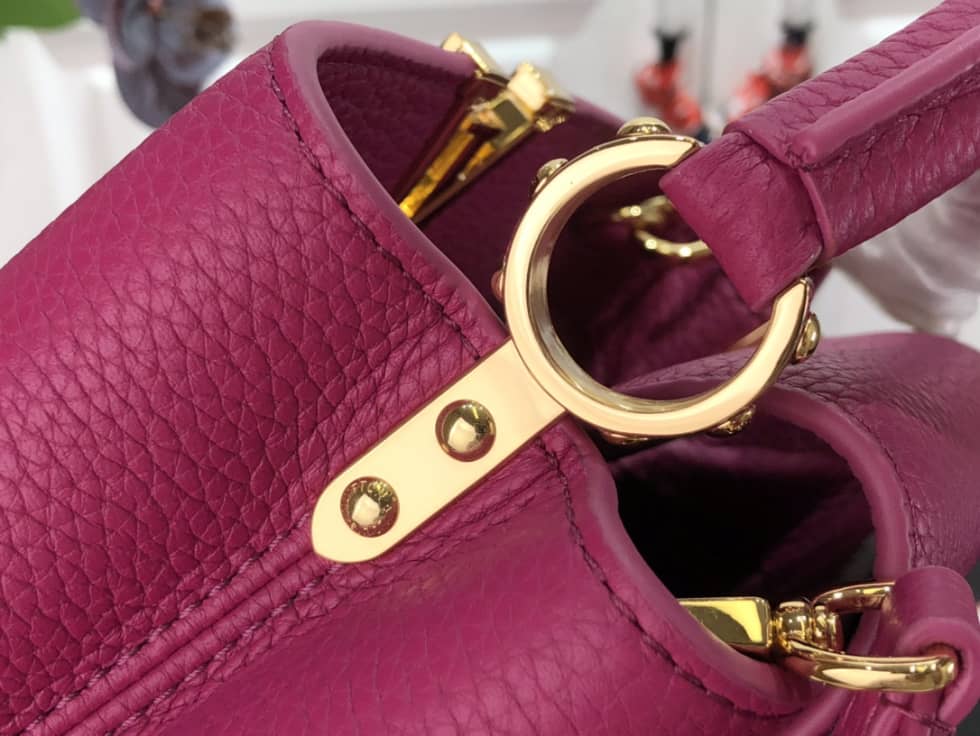 Louis Vuitton Capucines MM Rose M59066 Replica Shoulder Bag