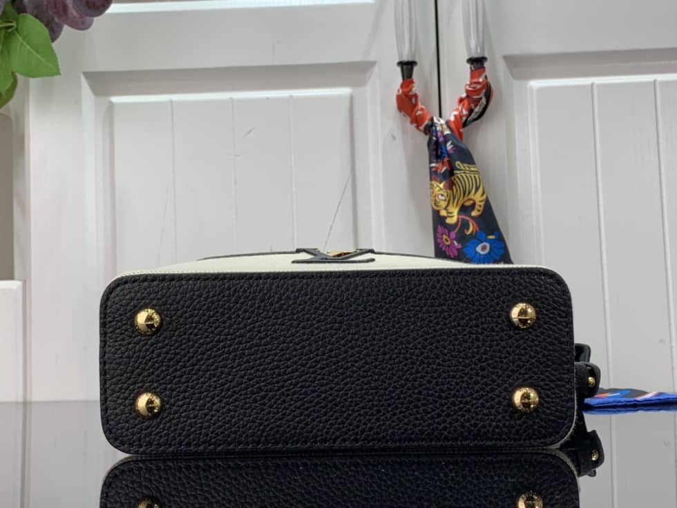 Louis Vuitton Capucines Mini Black M59872 Replica Shoulder Bag